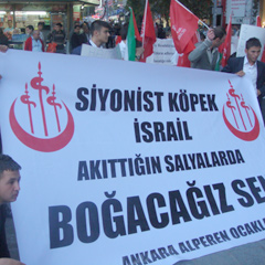 Alperenler Siyonistlere lanet yağdırdı