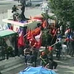 Polis, IMF protestocularına müdahale etti