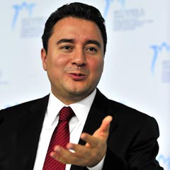 Dünya anketinde Babacan'ın liderlik başarısı