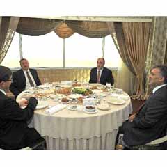 Gül ile Aliyev kahvaltıda biraraya geldi