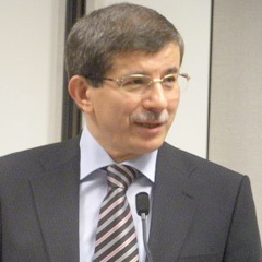 Davutoğlu, ilerleme raporu öncesinde Brüksel'de