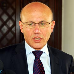 Talat protesto sırasında uçakta değilmiş