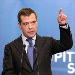 Medvedev: Tek kutuplu dünya sistemi çöküyor