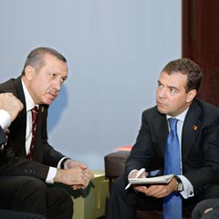 Medvedev, Erdoğan'ı hayranlıkla dinledi