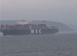 Dev Gemi Çanakkale Boğazı'nı Kapattı