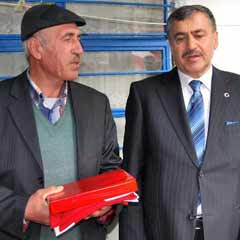 Eroğlu, şehit ailesinin bayramını kutladı
