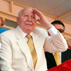 Erbakan, bayram namazını Hamidiye Camii'nde kıldı