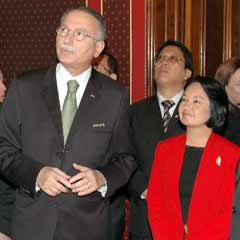 İhsanoğlu, Filipinler lideri ile görüştü