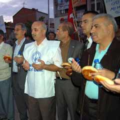 Aksaray'da memur iftarı simit ve ayran ile açtı