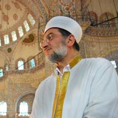 Bin aydan hayırlı gece: Kadir Gecesi
