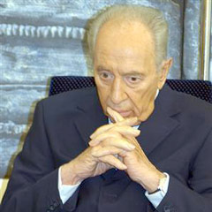 Peres toplantıda bayıldı