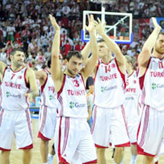 12 Dev Adam tam gaz ileri