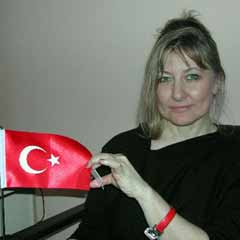Saygısızlık olur diye dışarda yemek yemiyor