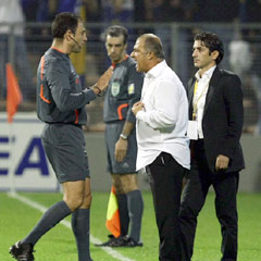 Fatih Terim tribüne gönderildi