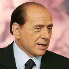Berlusconi: Türkiye, Kıbrıs'taki işgali sona erdirsin