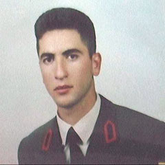 Şehit astsubayın evine ateş düştü