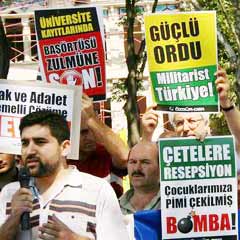 Çetelere resepsiyon, çocuklarımıza pimi çekilmiş bomba