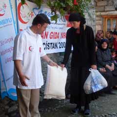 Çeçen mültecilere Ramazan yardımı