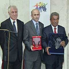Ödül alıp, Ergenekon Davasına saldırdılar