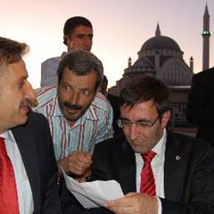 Bakan Yılmaz, orucunu iftar çadırında açtı