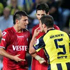 Emre: Küfrettim ama o da bana etti