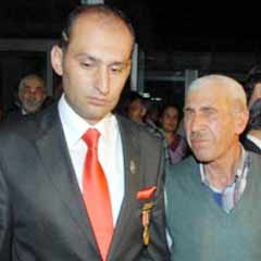 O şehit babası Başbuğ'un yemeğinde!
