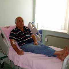 Rahatsızlanan Bakan Çiçek hastanede