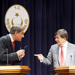 Davutoğlu ve Kureyşi'den ortak basın açıklaması