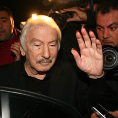 İlhan Selçuk yoğun bakımdan çıktı