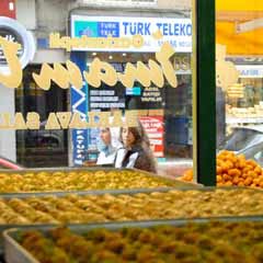 Baklava yerien sütlü tatlı yiyin