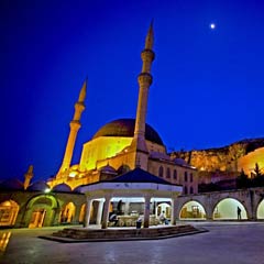 'Uyuyamıyoruz, ezanları susturun'