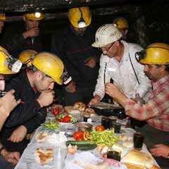 İlk sahuru yerin metrelerce altında yaptılar
