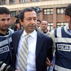 Polis bilgisayarda Garipoğlu izi arıyor