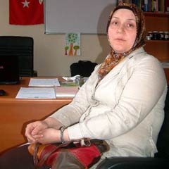 Öğretim üyelerinin başörtülü eşlerine çirkin baskı