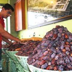 Acve hurmasının kilogramı 100 TL'den satılıyor