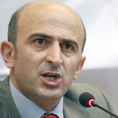 Eminağaoğlu, her taşın altından çıkıyor!