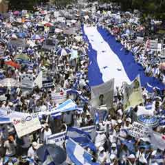 Honduras'ta sokak gösterileri: 100 gözaltı