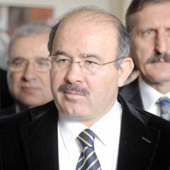 Çelik MHP'yi "üç hilal" ile vurdu
