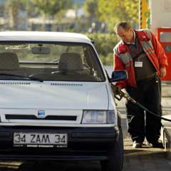 Benzine bir zam daha!