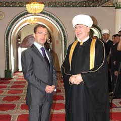 Medvedev, cami açılışına davet bekliyor