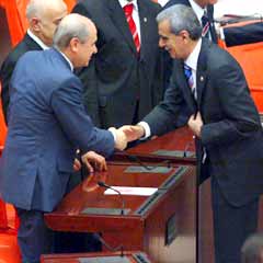 "İhanet" diyen Bahçeli, DTP'lilerle samimiydi