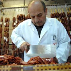 Gurbetçi bereketi: Günde 10 ton pastırma satılıyor