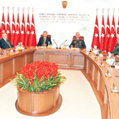Gözler Yüksek Askerî Şûra’da