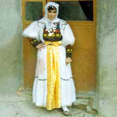 Türk kadın, kocası ve kuması tarafından yakıldı