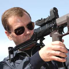 Medvedev'den ABD'ye: Cevabımız çok sert olabilir