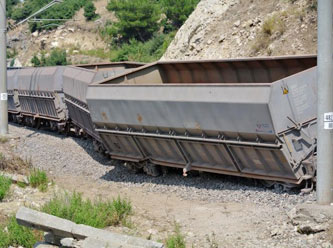 Osmaniye'de yük treni geçişinde patlama