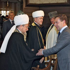 Medvedev'den din eğitimi için öneri