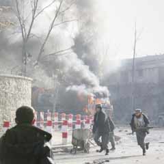 Afganistan'da kamu binalarına saldırı: En az 8 ölü