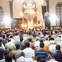 Eller ve gönüller Allah’a açıldı