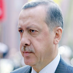 Başbakan Erdoğan, çocuklara oyuncak dağıttı